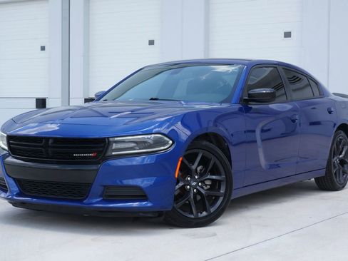 Used 2021 Dodge Charger SXT w/ Blacktop Package RWD image 5