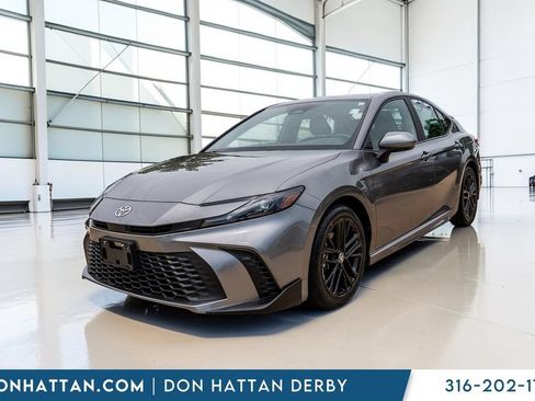 Used 2025 Toyota Camry SE FWD image 23