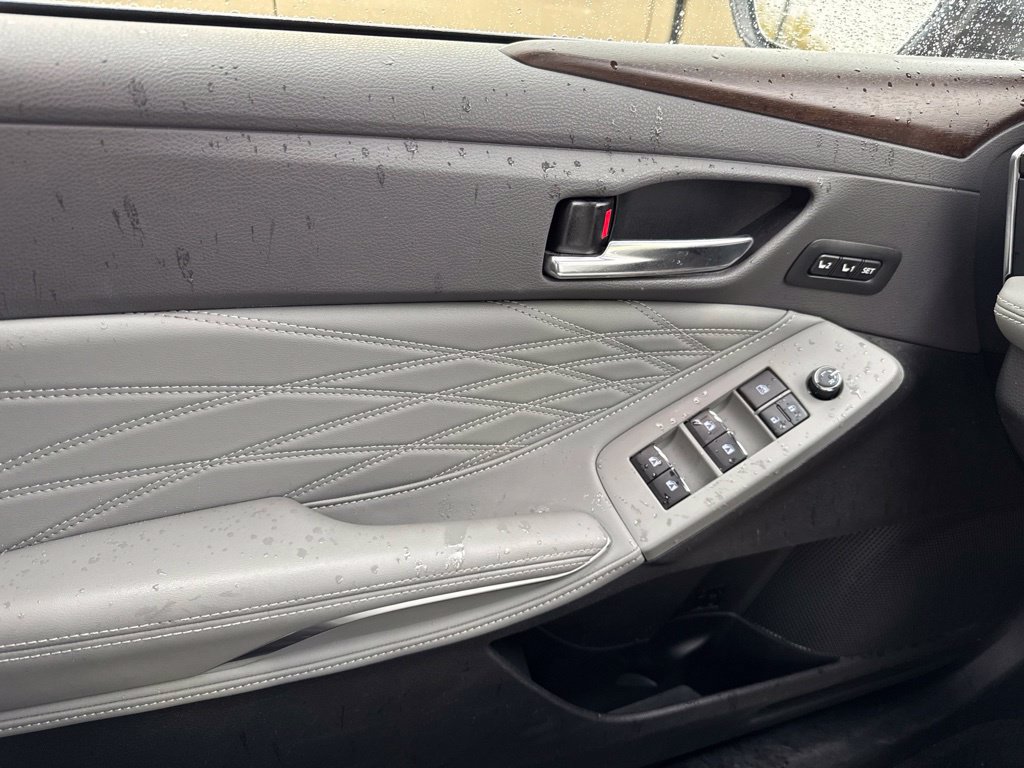 Used 2019 Toyota Avalon Limited w/ Carpet Mat Package FWD image 25