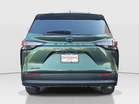 Used 2025 Toyota Sienna XLE Woodland Edition image 6