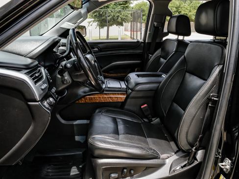 Used 2019 Chevrolet Suburban Premier RWD image 17
