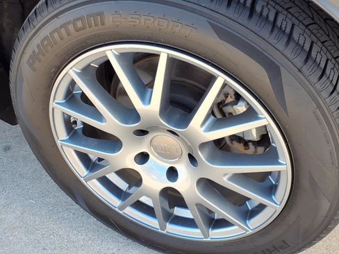 Used 2022 Toyota C-HR XLE image 23