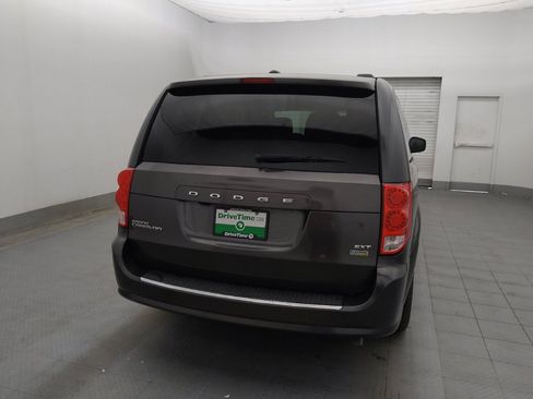 Used 2017 Dodge Grand Caravan SXT image 7
