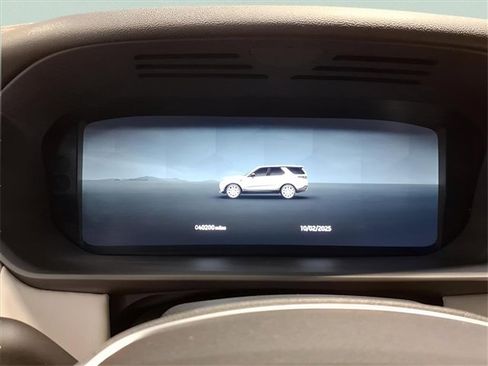 Used 2024 Land Rover Discovery S image 10