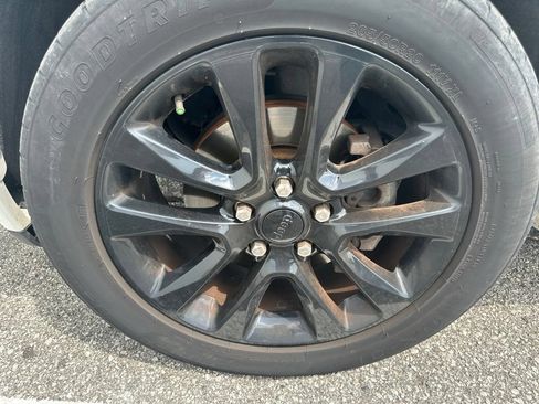 Used 2018 Jeep Grand Cherokee Altitude AWD/4WD image 44