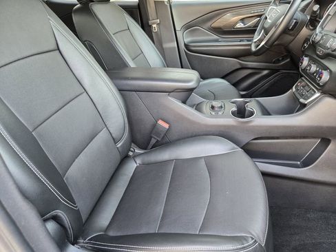 Used 2024 GMC Terrain SLT AWD/4WD image 9