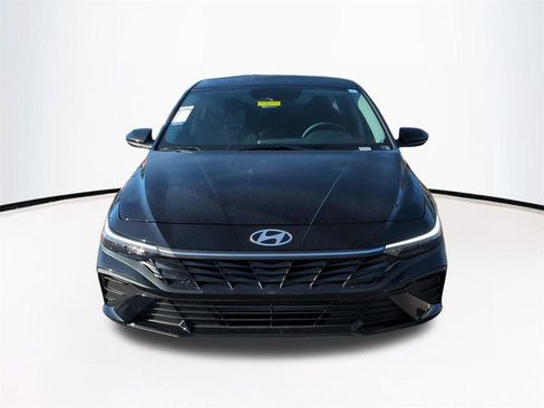 New 2026 Hyundai Elantra SE image 3