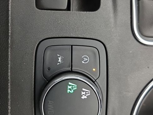 Used 2023 Chevrolet Traverse LT AWD/4WD image 38