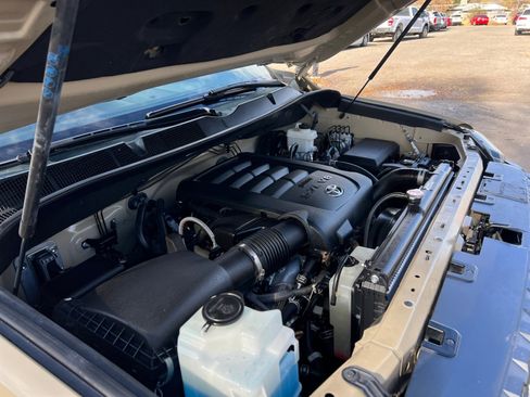 Used 2019 Toyota Tundra SR5 w/ SR5 Upgrade Package image 40