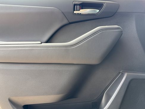 New 2026 Toyota Highlander XLE AWD/4WD image 12