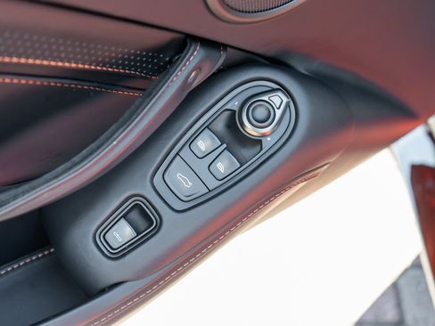 Used 2023 Aston Martin V8 Vantage Roadster RWD image 16