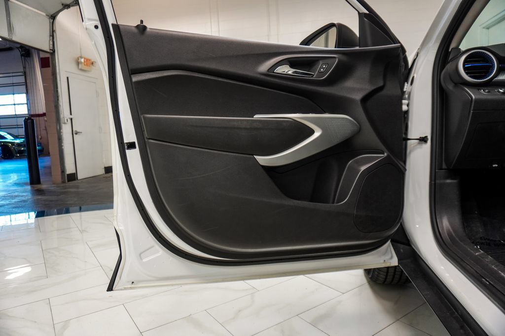 Used 2025 Chevrolet Trax LS FWD image 17