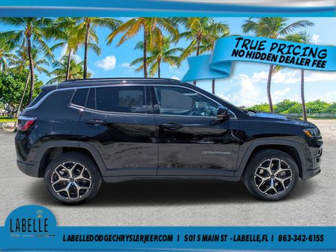 Used 2025 Jeep Compass Limited AWD/4WD image 2
