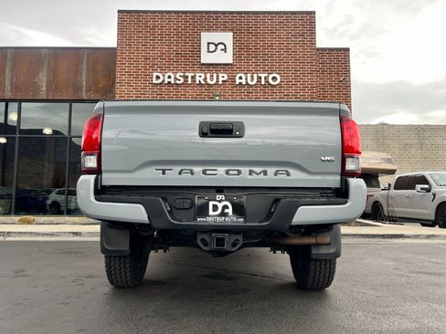 Used 2019 Toyota Tacoma TRD Sport image 5