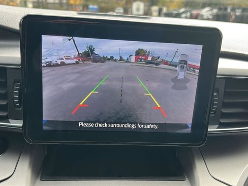 Used 2022 Ford Explorer XLT w/ Equipment Group 202A image 22