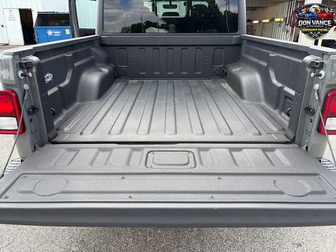 Used 2023 Jeep Gladiator Rubicon w/ Cold Weather Group AWD/4WD image 22
