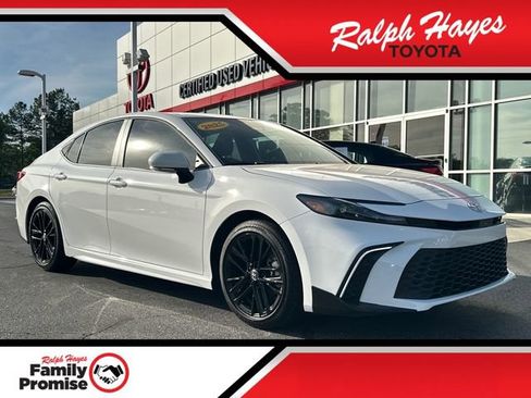 Used 2026 Toyota Camry SE FWD image 1