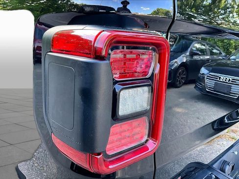 Used 2024 Jeep Gladiator Rubicon AWD/4WD image 26