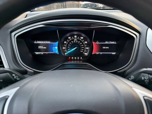 Used 2016 Ford Fusion SE image 25