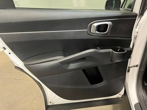 Used 2022 Kia Sorento LX FWD image 16