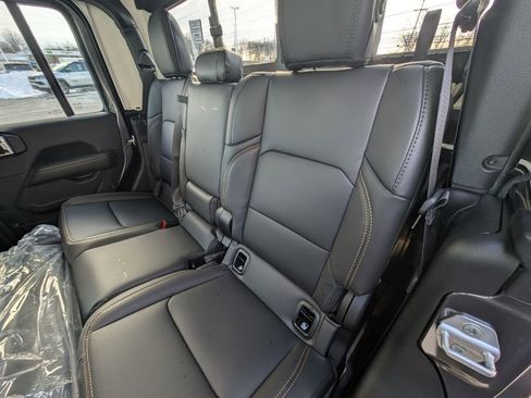 New 2026 Jeep Gladiator Sport AWD/4WD image 19