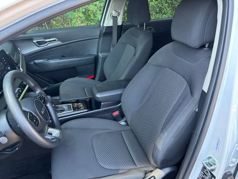 Used 2025 Kia Sportage LX FWD image 35