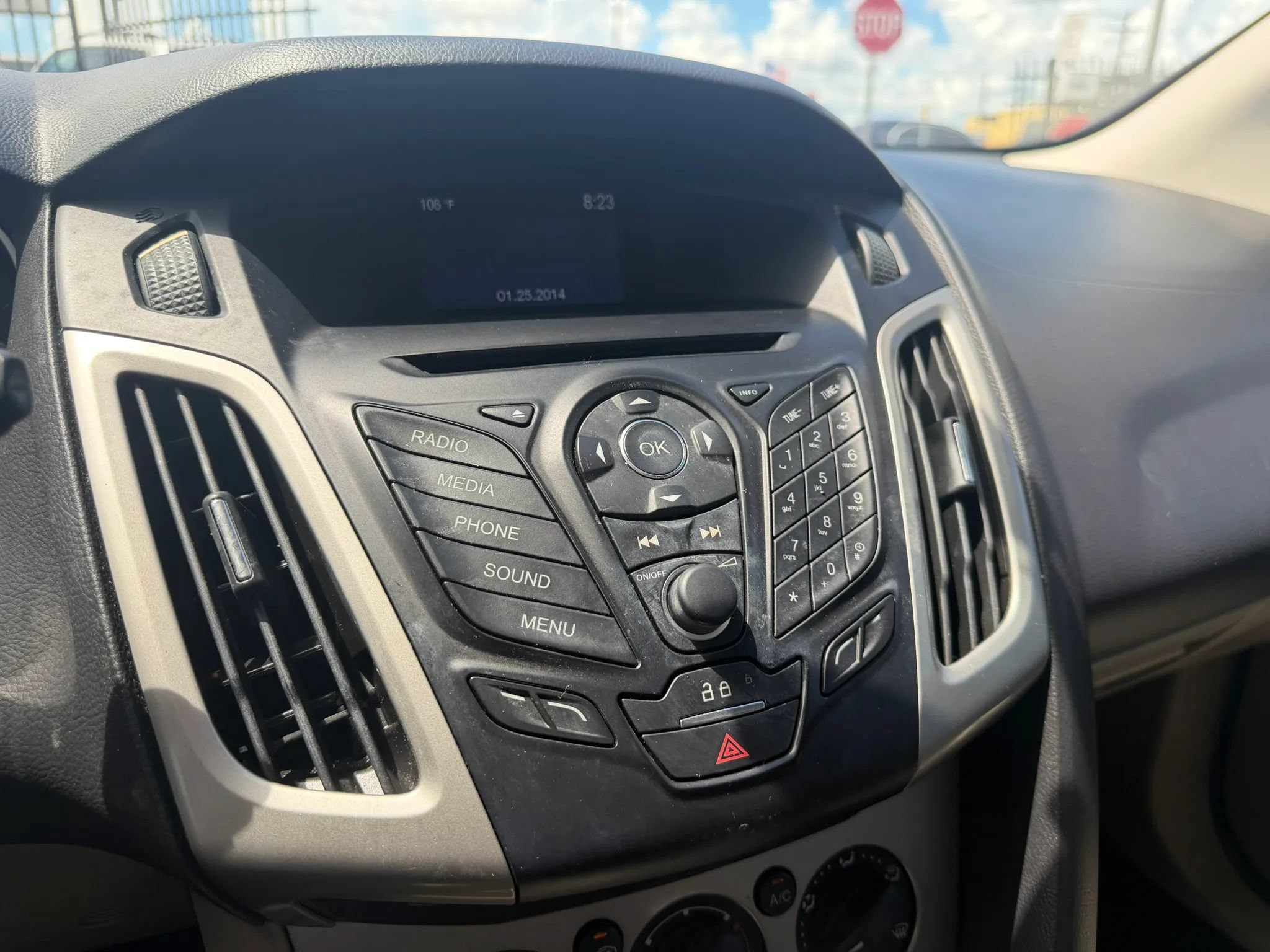 Used 2014 Ford Focus SE FWD image 18