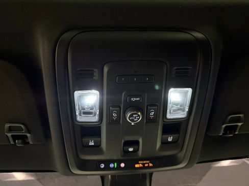 Used 2022 Chevrolet Tahoe Z71 w/ Z71 Off-Road Package AWD/4WD image 22