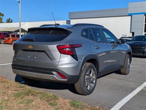 New 2026 Chevrolet Trax LT w/ Sunroof Package image 3