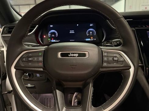 Used 2023 Jeep Grand Cherokee Altitude AWD/4WD image 18