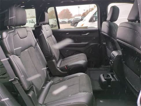 New 2025 Jeep Grand Cherokee L Altitude image 22