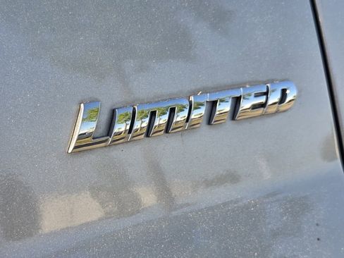 Used 2017 Toyota Tundra Limited w/ Limited Premium Package image 5