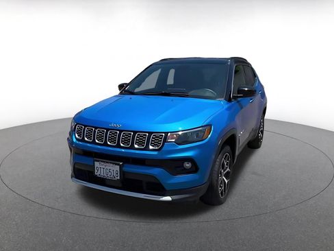 Used 2025 Jeep Compass Limited AWD/4WD image 8