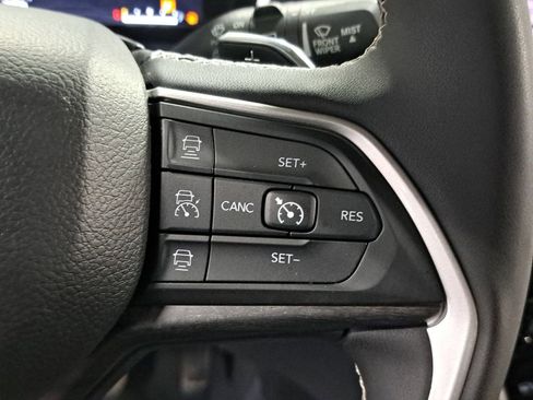 Used 2023 Jeep Grand Cherokee Limited image 19