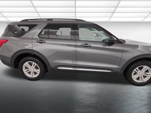 Used 2023 Ford Explorer XLT AWD/4WD image 9