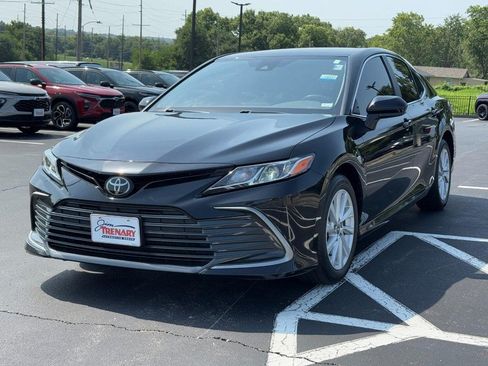 Used 2022 Toyota Camry LE w/ Carpet Mat Package (TMS) AWD/4WD image 8