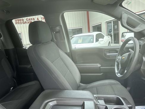 Used 2024 Chevrolet Silverado 1500 Custom image 10