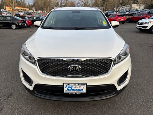 Used 2017 Kia Sorento LX image 2