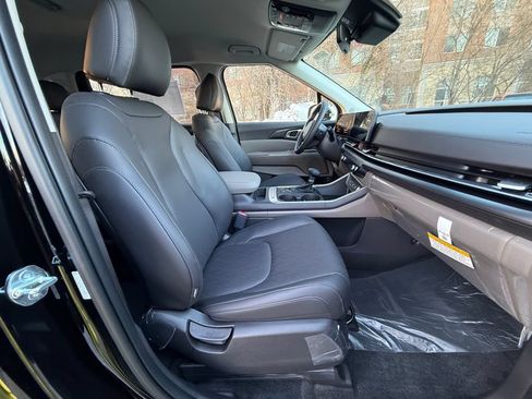 New 2026 Kia Carnival FWD image 28