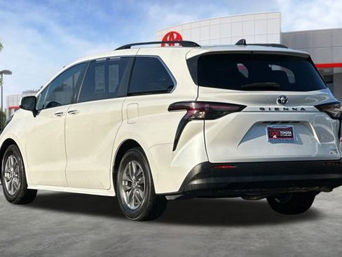 Used 2023 Toyota Sienna XLE image 7