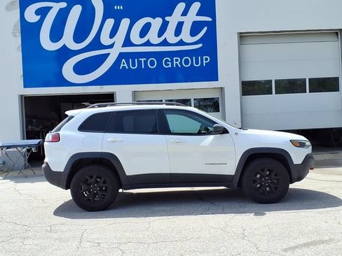 Used 2019 Jeep Cherokee Trailhawk w/ Comfort & Convenience Group AWD/4WD image 27