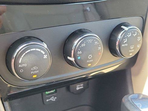 Used 2013 Chrysler 200 Limited FWD image 23