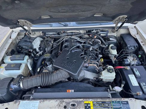 Used 2005 Ford Explorer Sport Trac XLT image 22