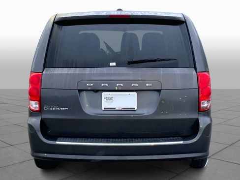 Used 2018 Dodge Grand Caravan SE w/ UConnect Hands-Free Group image 5