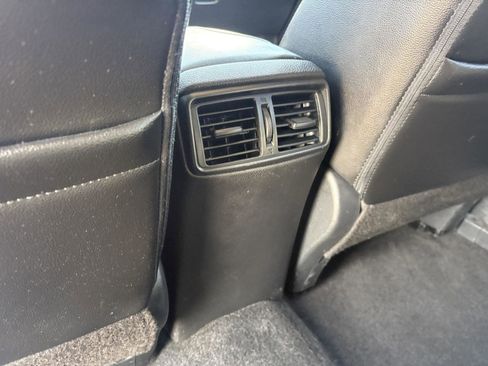 Used 2018 Nissan Rogue SL image 18