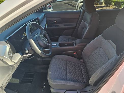 New 2026 Nissan Kicks SV image 16