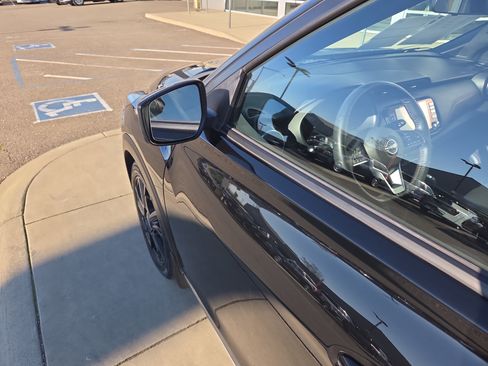 Used 2023 Nissan Kicks SR w/ SR Premium Package image 10