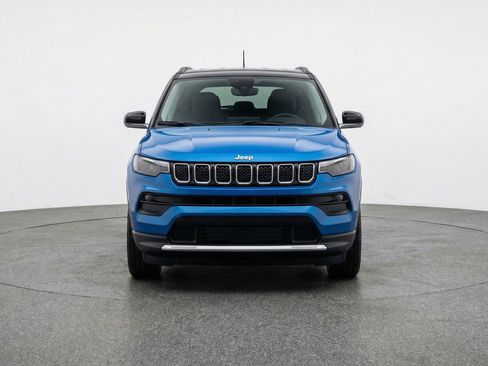 Used 2025 Jeep Compass Limited AWD/4WD image 2