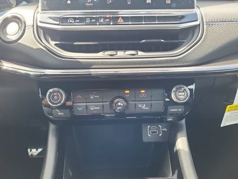 New 2026 Jeep Compass Latitude AWD/4WD image 17