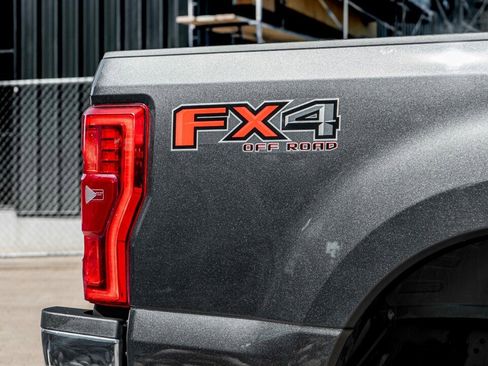 Used 2018 Ford F250 Lariat w/ Lariat Ultimate Package AWD/4WD image 11